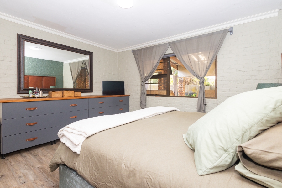 7 Bedroom Property for Sale in Penhill Western Cape